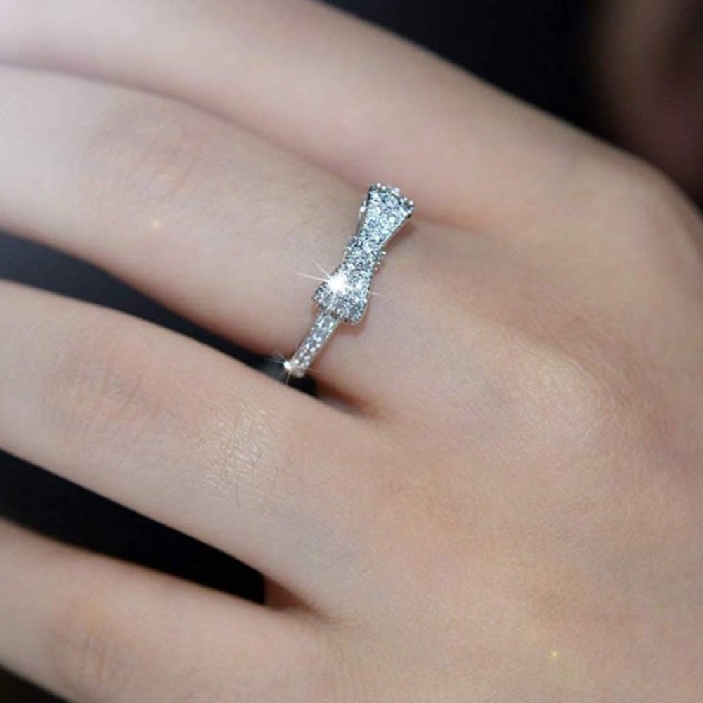 SIZE 5 18k WHITE GOLD  Cubic Zirconia Bow Ring - Picture 2 of 4